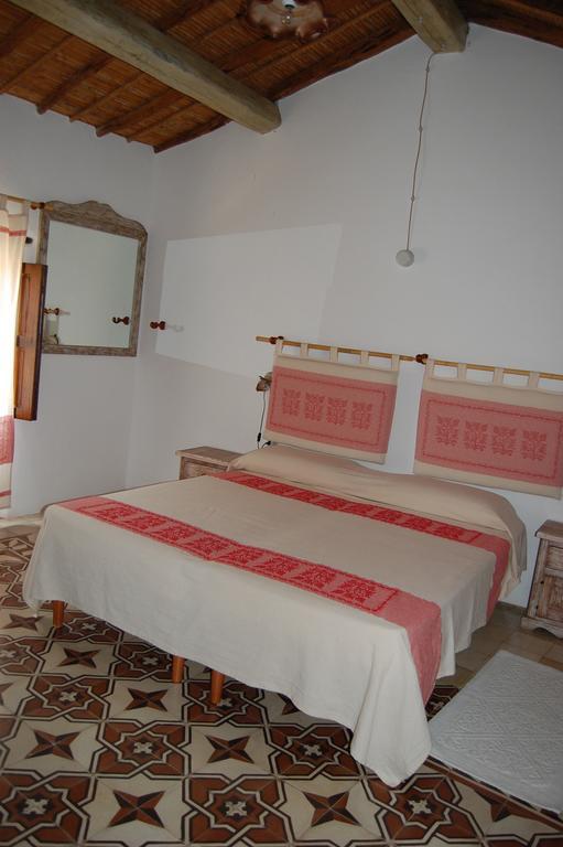 Rifugio Di Galte Bed & Breakfast กัลเตลลิ ห้อง รูปภาพ